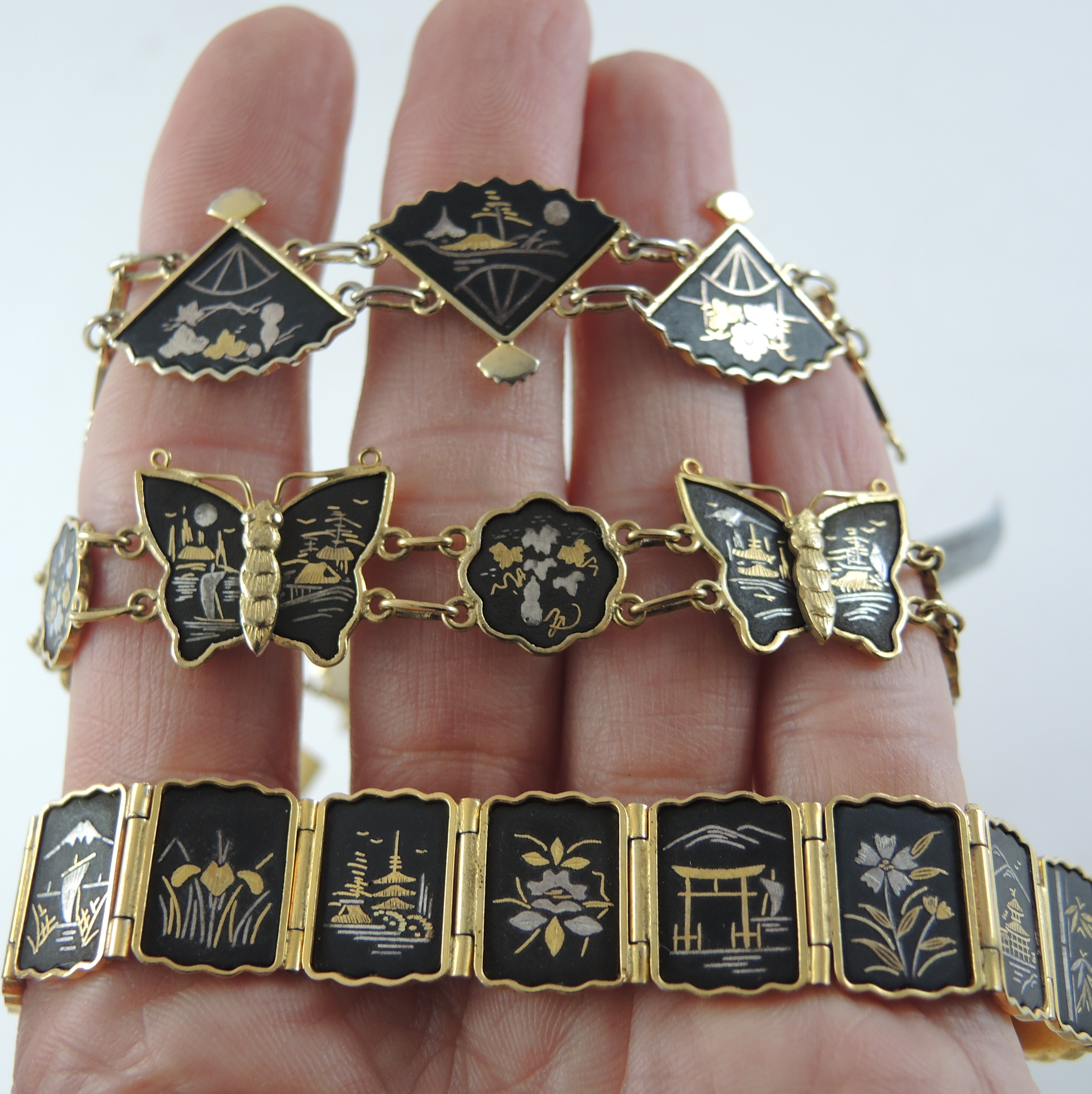 A Cultural History of Jewelry: Symbols and Meanings